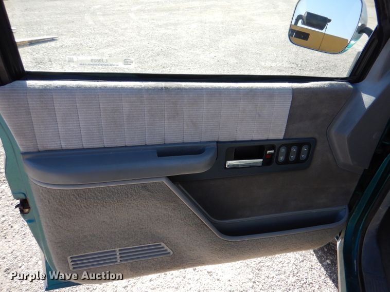 image for item LJ9825 1994 Chevrolet K1500  pickup truck