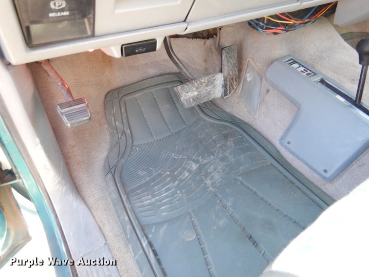 image for item LJ9825 1994 Chevrolet K1500  pickup truck