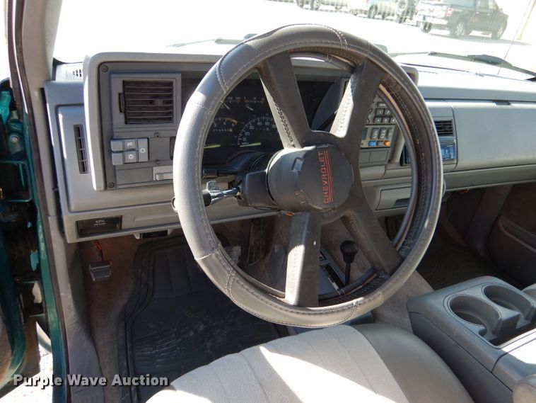 image for item LJ9825 1994 Chevrolet K1500  pickup truck