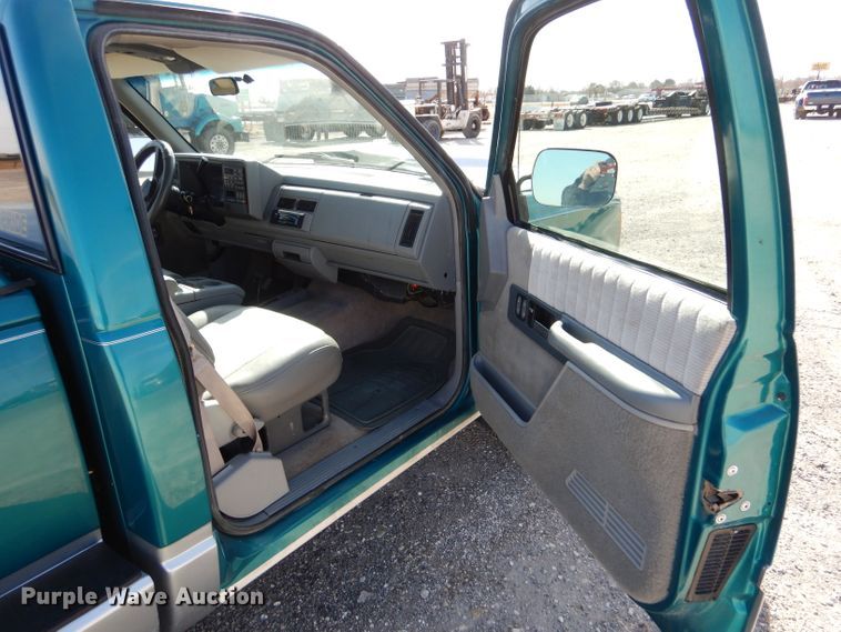 image for item LJ9825 1994 Chevrolet K1500  pickup truck