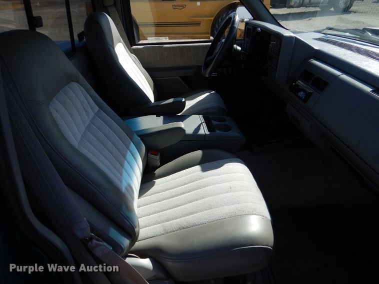 image for item LJ9825 1994 Chevrolet K1500  pickup truck