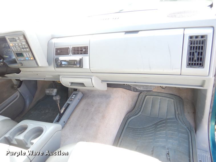 image for item LJ9825 1994 Chevrolet K1500  pickup truck