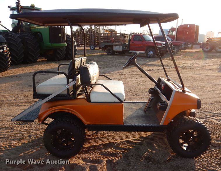 image for item LJ9831 2000 Club Car DS  golf cart
