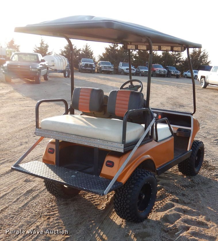image for item LJ9831 2000 Club Car DS  golf cart