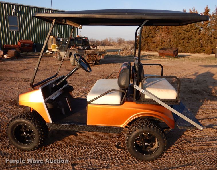 image for item LJ9831 2000 Club Car DS  golf cart
