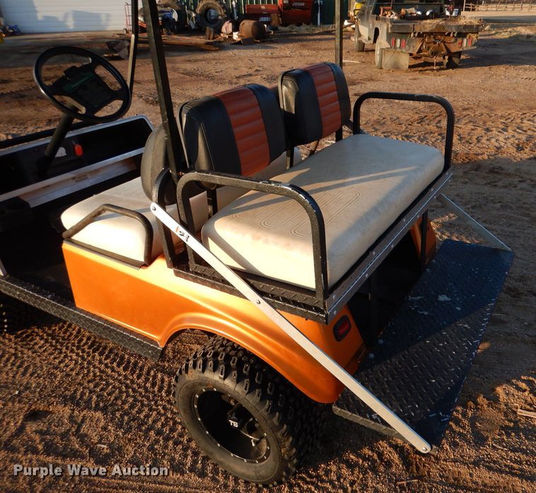 image for item LJ9831 2000 Club Car DS  golf cart