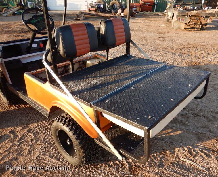 image for item LJ9831 2000 Club Car DS  golf cart