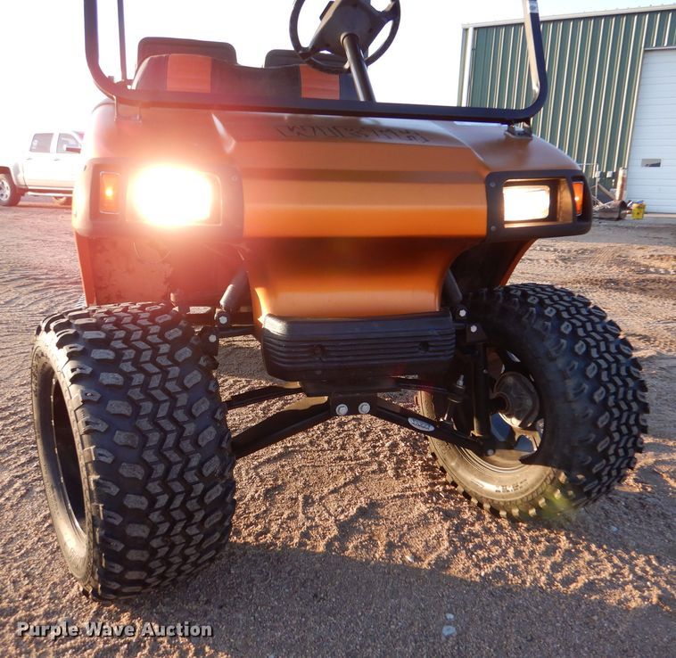 image for item LJ9831 2000 Club Car DS  golf cart