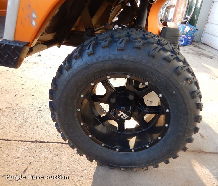 image for item LJ9831 2000 Club Car DS  golf cart