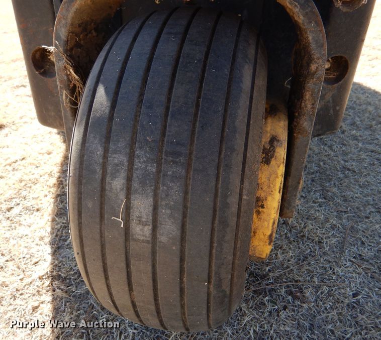 image for item LJ9832 John Deere F525  ZTR lawn mower