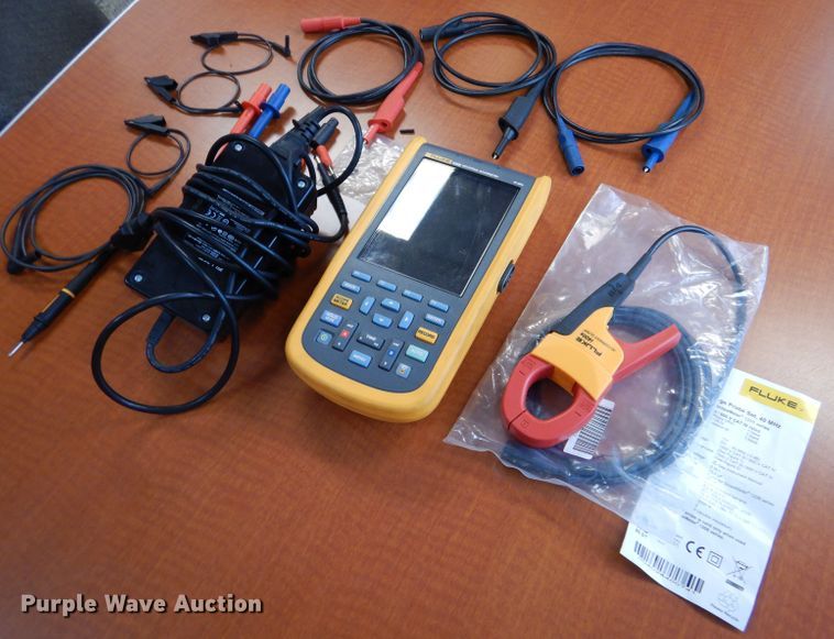 image for item LJ9841 Fluke 125B  scopemeter