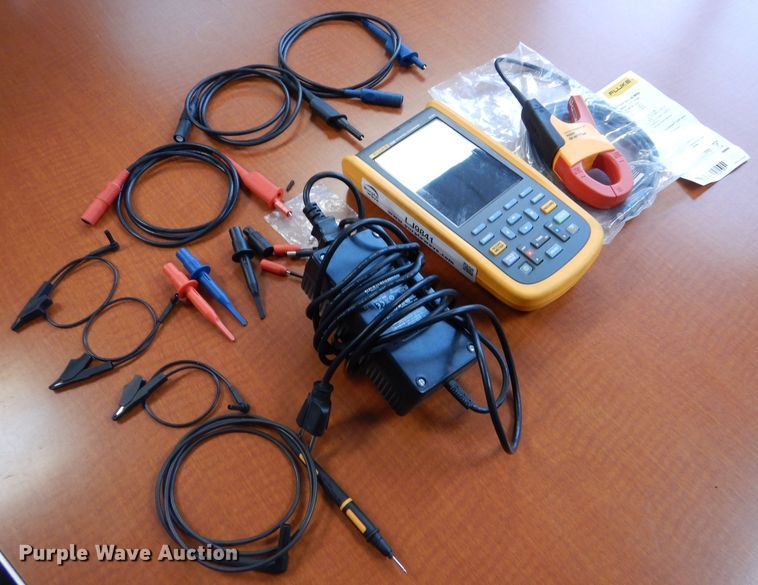 image for item LJ9841 Fluke 125B  scopemeter