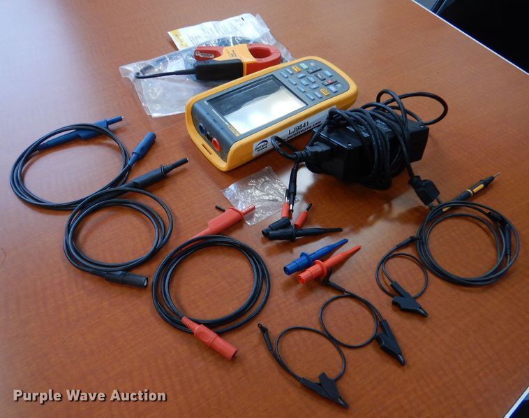 image for item LJ9841 Fluke 125B  scopemeter