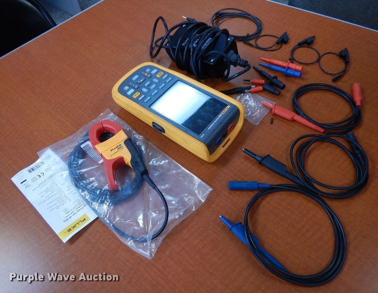 image for item LJ9841 Fluke 125B  scopemeter