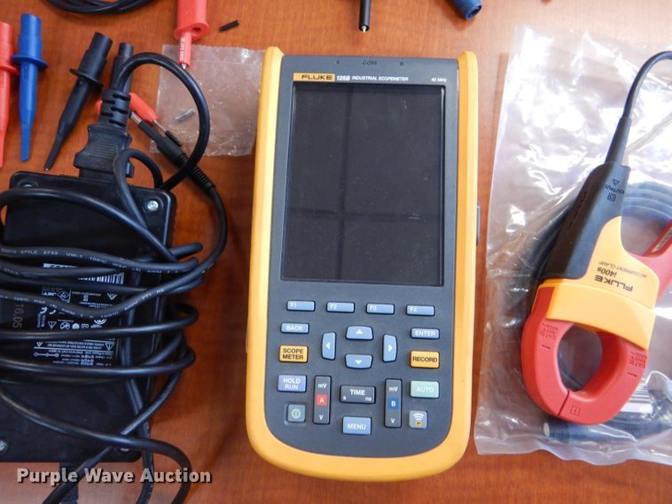 image for item LJ9841 Fluke 125B  scopemeter