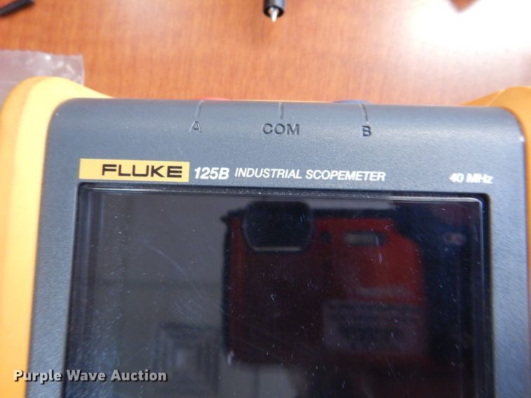 image for item LJ9841 Fluke 125B  scopemeter