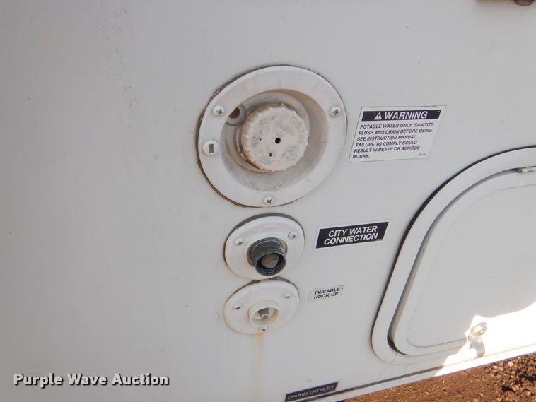 image for item MX9885 2006 Coachmen Capri  camper