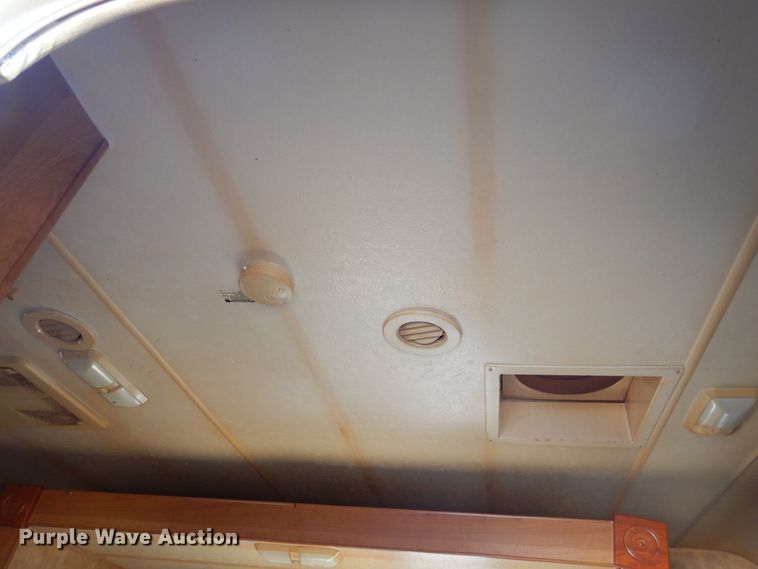 image for item MX9885 2006 Coachmen Capri  camper