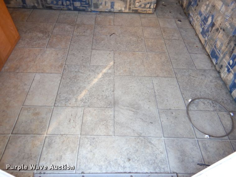 image for item MX9885 2006 Coachmen Capri  camper