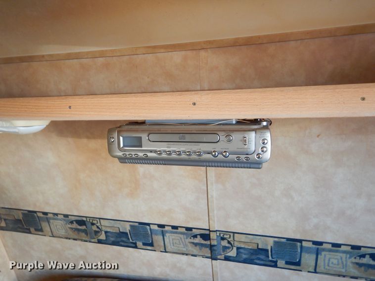 image for item MX9885 2006 Coachmen Capri  camper