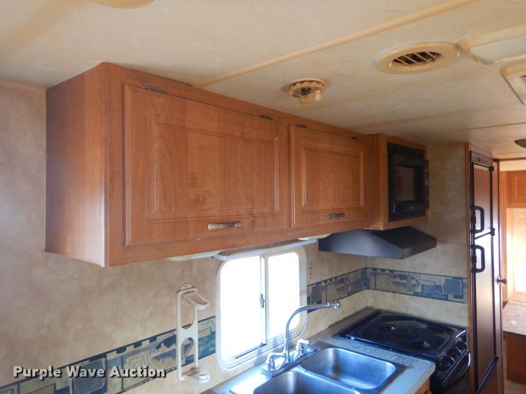 image for item MX9885 2006 Coachmen Capri  camper