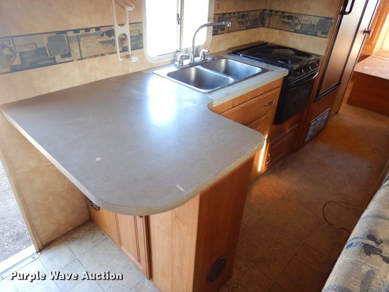 image for item MX9885 2006 Coachmen Capri  camper