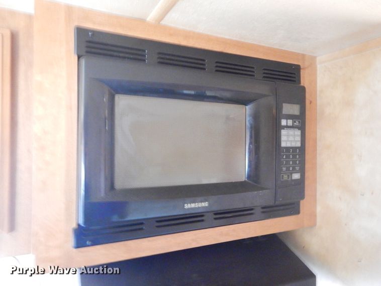 image for item MX9885 2006 Coachmen Capri  camper