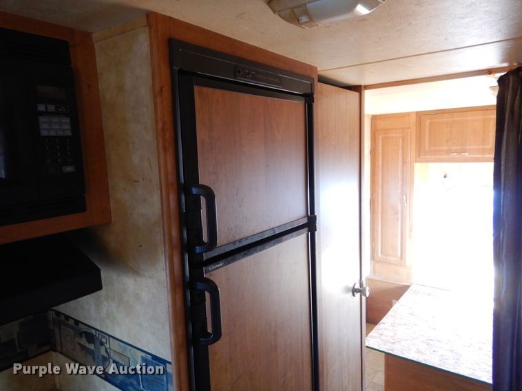 image for item MX9885 2006 Coachmen Capri  camper