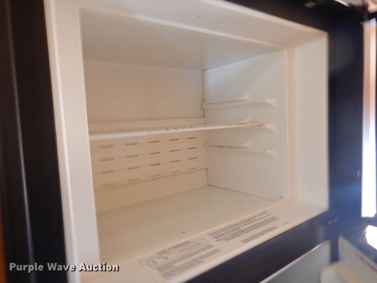 image for item MX9885 2006 Coachmen Capri  camper