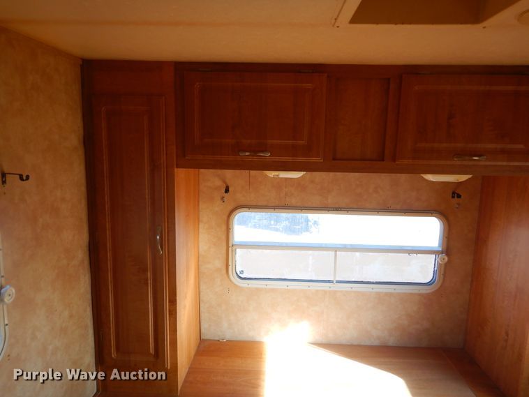 image for item MX9885 2006 Coachmen Capri  camper