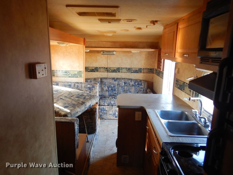 image for item MX9885 2006 Coachmen Capri  camper