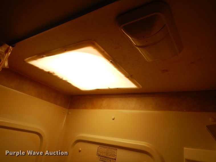 image for item MX9885 2006 Coachmen Capri  camper