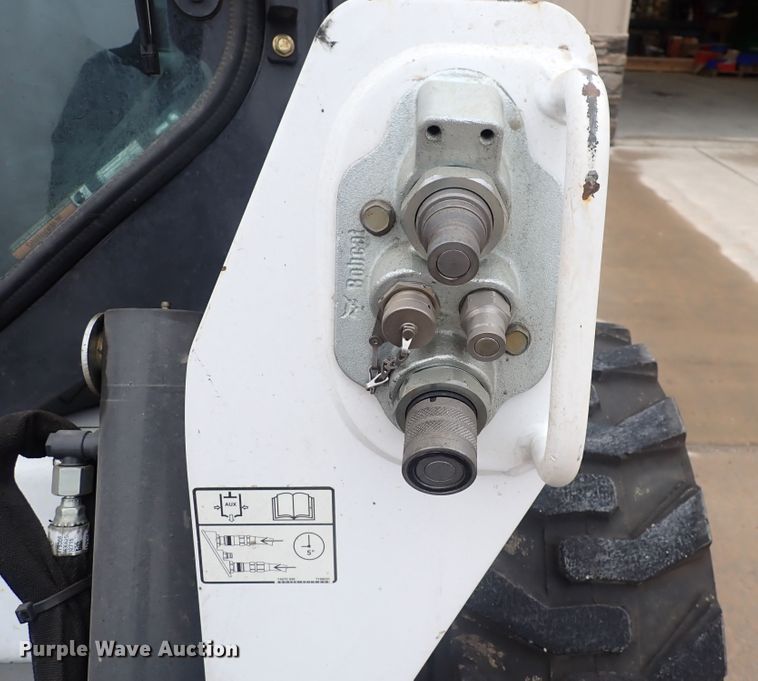 image for item DC4027 2015 Bobcat S590  skid steer loader