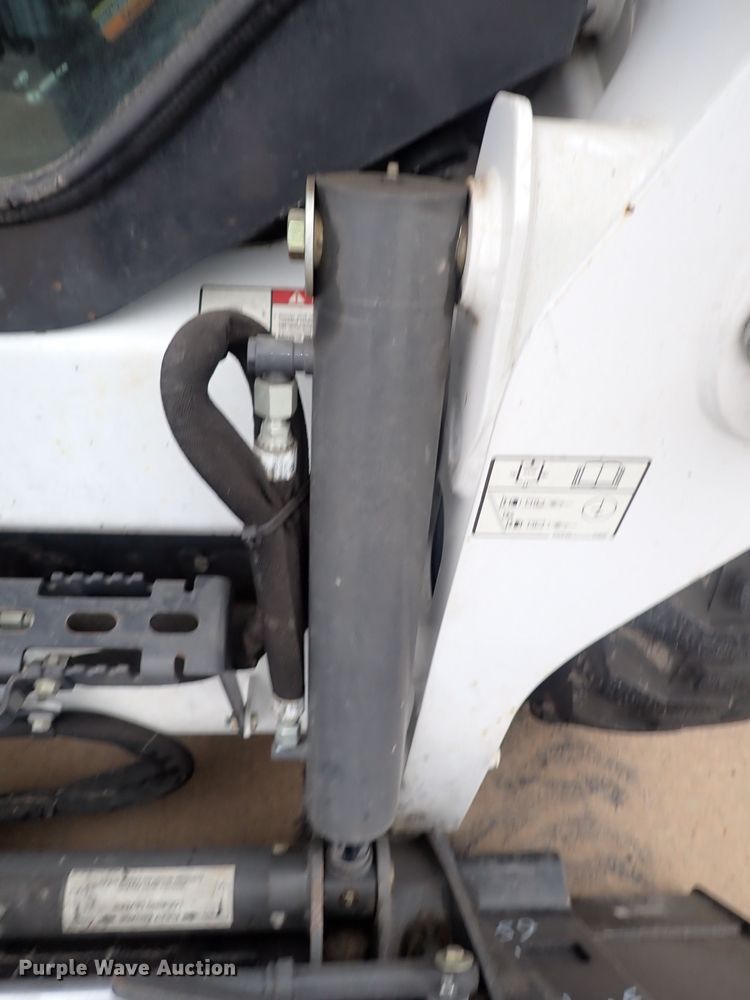 image for item DC4027 2015 Bobcat S590  skid steer loader