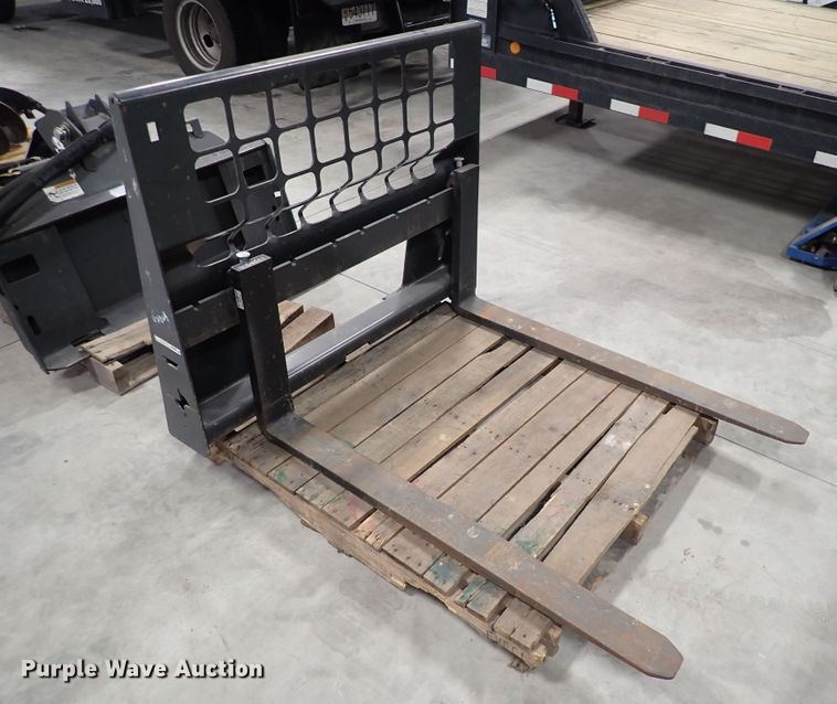 image for item DC4027 2015 Bobcat S590  skid steer loader