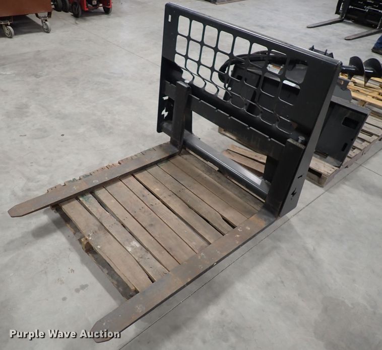 image for item DC4027 2015 Bobcat S590  skid steer loader