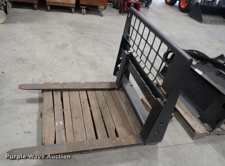 image for item DC4027 2015 Bobcat S590  skid steer loader