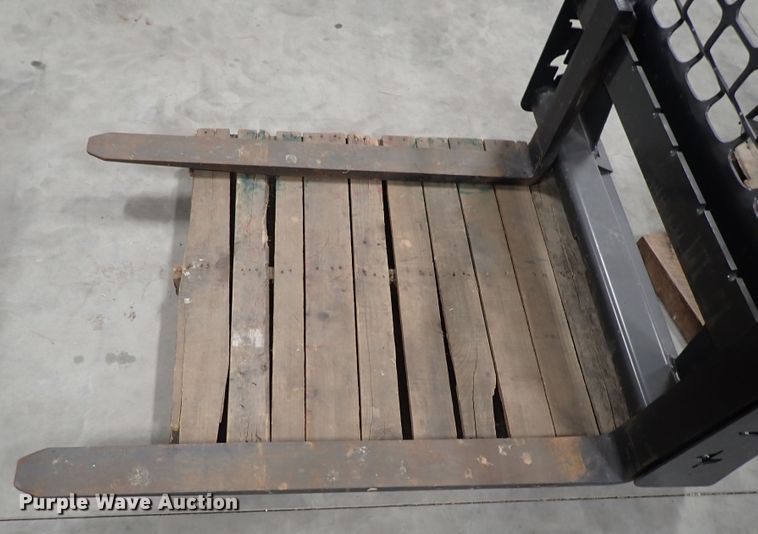 image for item DC4027 2015 Bobcat S590  skid steer loader