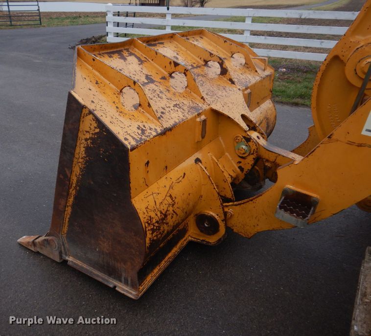 image for item DH8226 2004 John Deere 655C  track loader