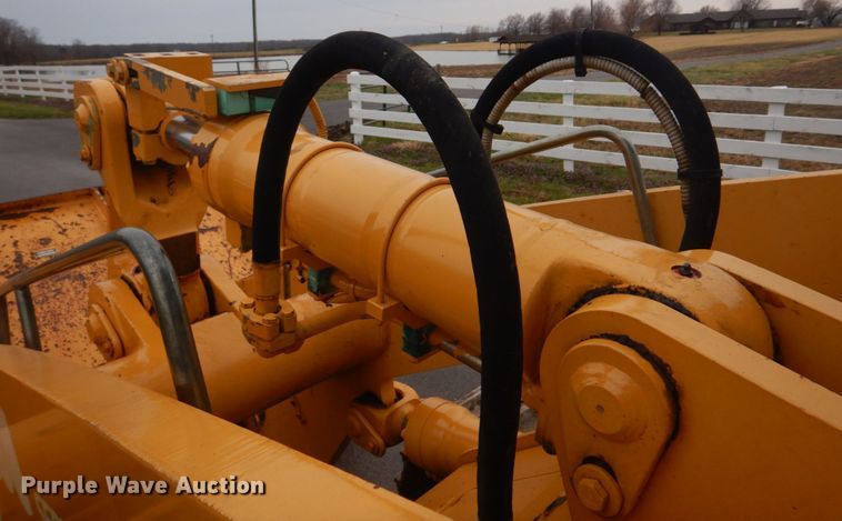 image for item DH8226 2004 John Deere 655C  track loader