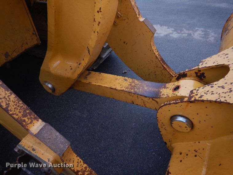 image for item DH8226 2004 John Deere 655C  track loader