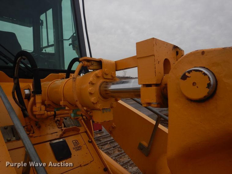 image for item DH8226 2004 John Deere 655C  track loader