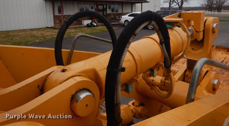 image for item DH8226 2004 John Deere 655C  track loader