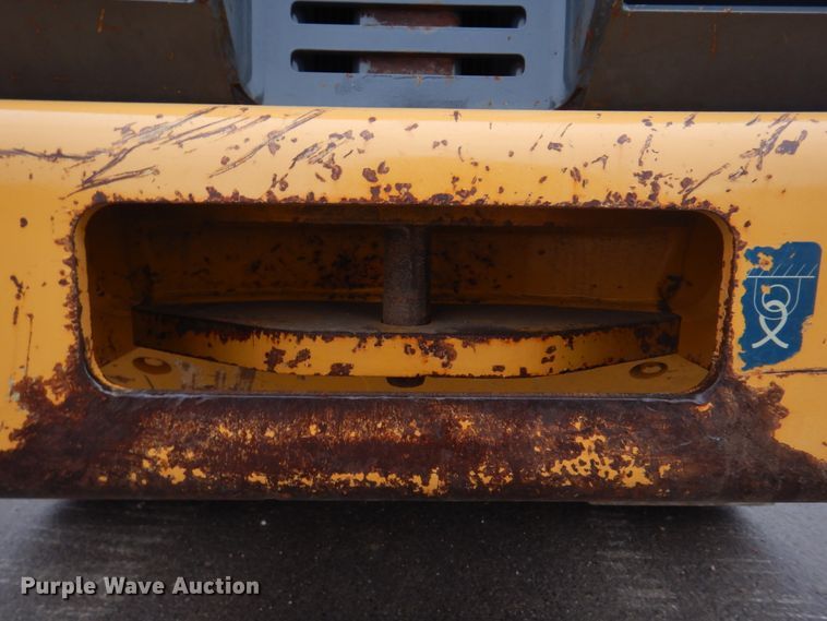 image for item DH8226 2004 John Deere 655C  track loader