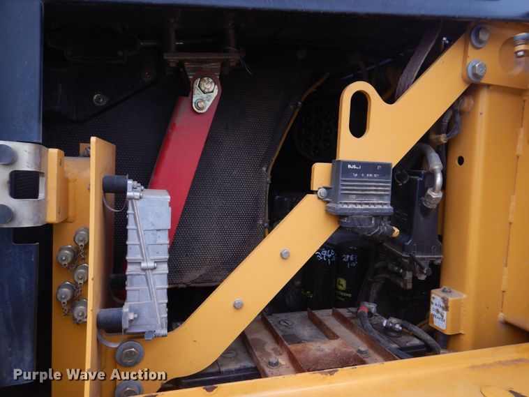 image for item DH8226 2004 John Deere 655C  track loader