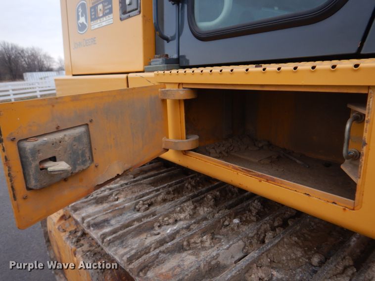 image for item DH8226 2004 John Deere 655C  track loader