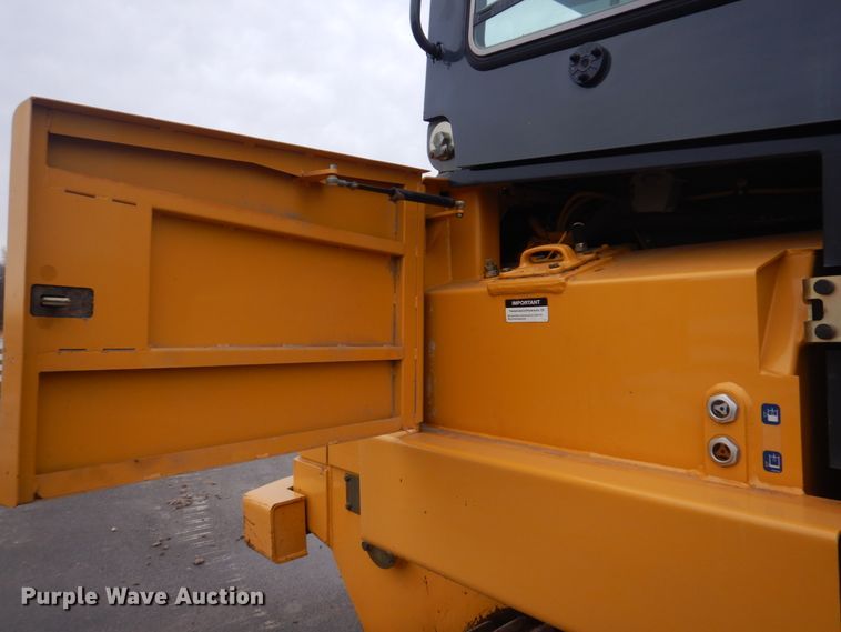 image for item DH8226 2004 John Deere 655C  track loader