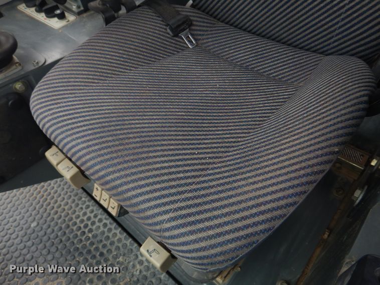 image for item DH8226 2004 John Deere 655C  track loader