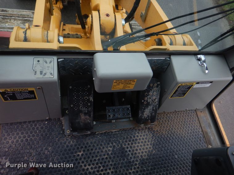 image for item DH8226 2004 John Deere 655C  track loader