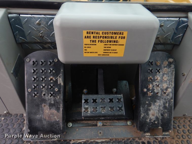 image for item DH8226 2004 John Deere 655C  track loader